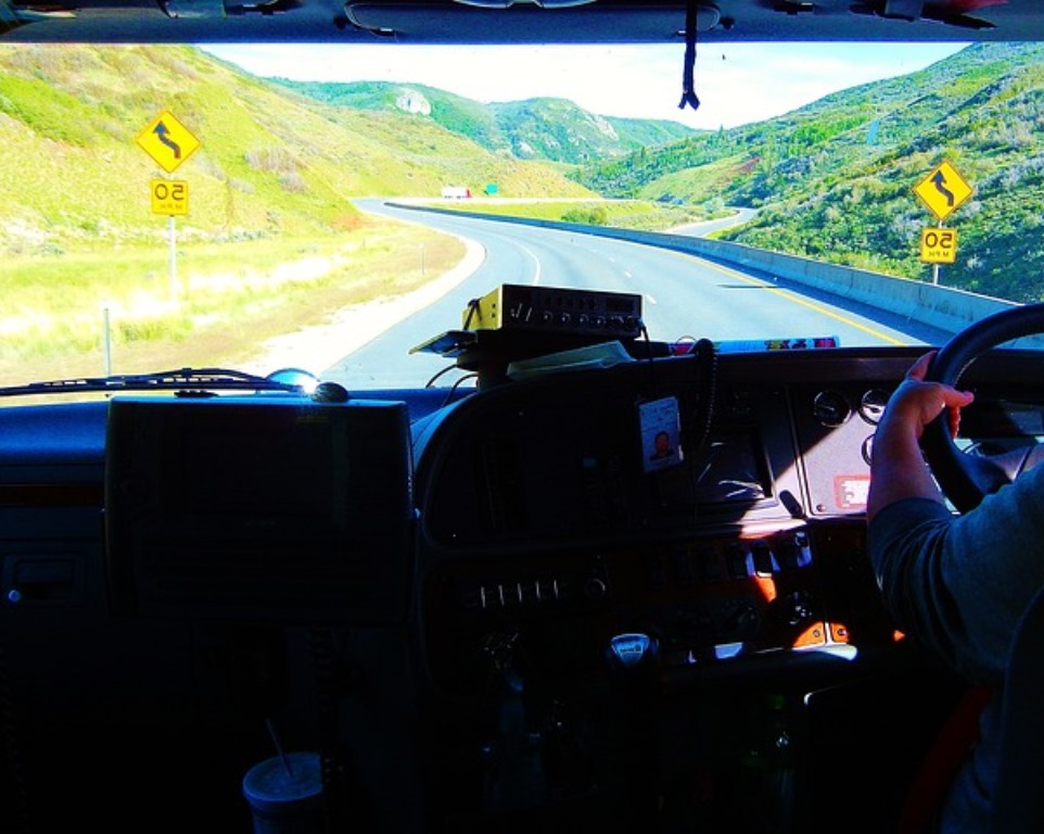 Reasons you should consider becoming an owner operator in the trucking industry